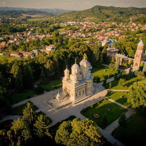 craiova curtea de arges|How far is Craiova from Curtea De Arges